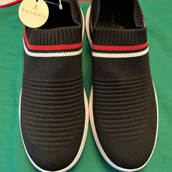 Womens NWT Danskin Charming Sz 8 slip on Shoes sneakers black red white stretch - Picture 1 of 9